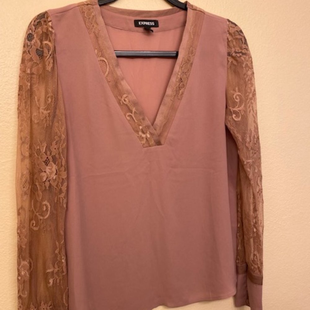 Express - Woman's Blouse with Lace Sleeves